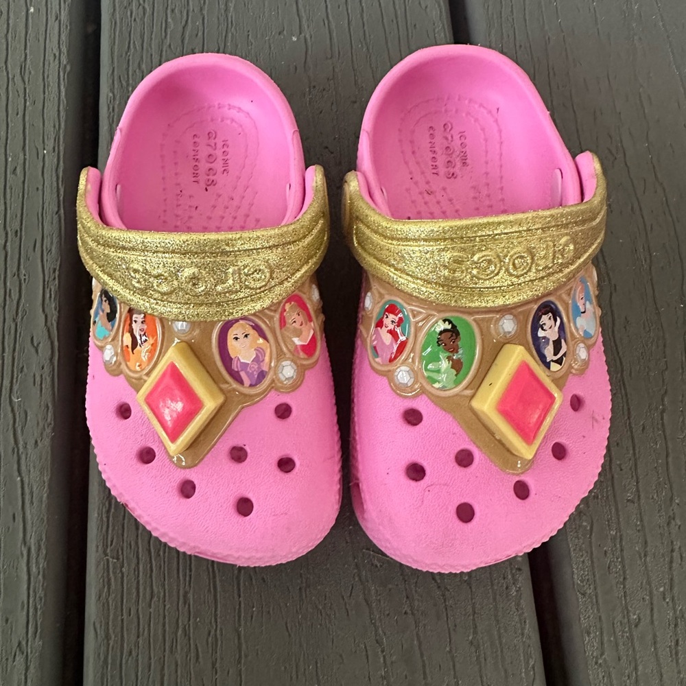 Crocs Girls' Disney Princess Light-Up Clogs